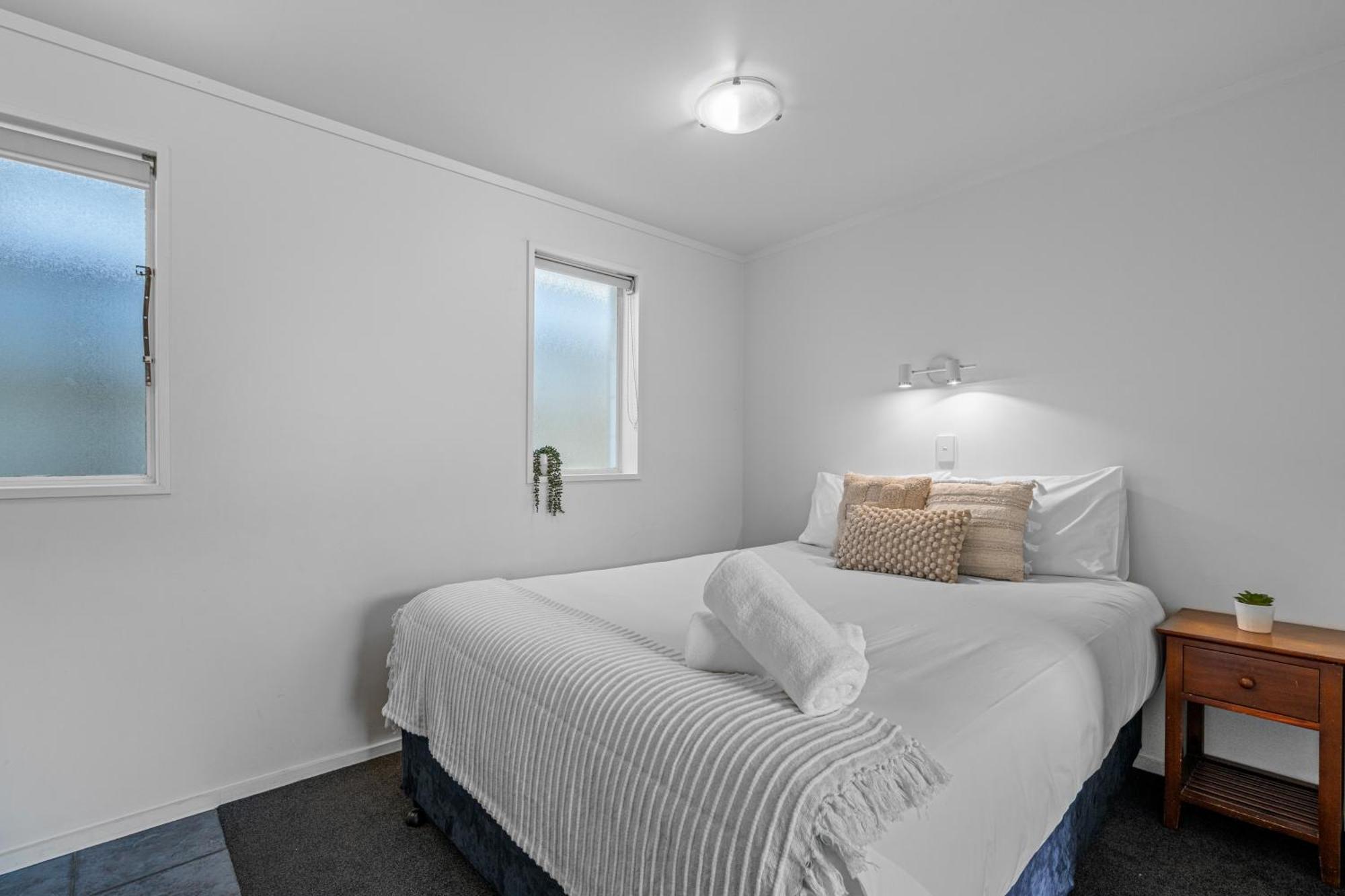 Tasman Holiday Parks Picton Zewnętrze zdjęcie A bedroom at the hotel