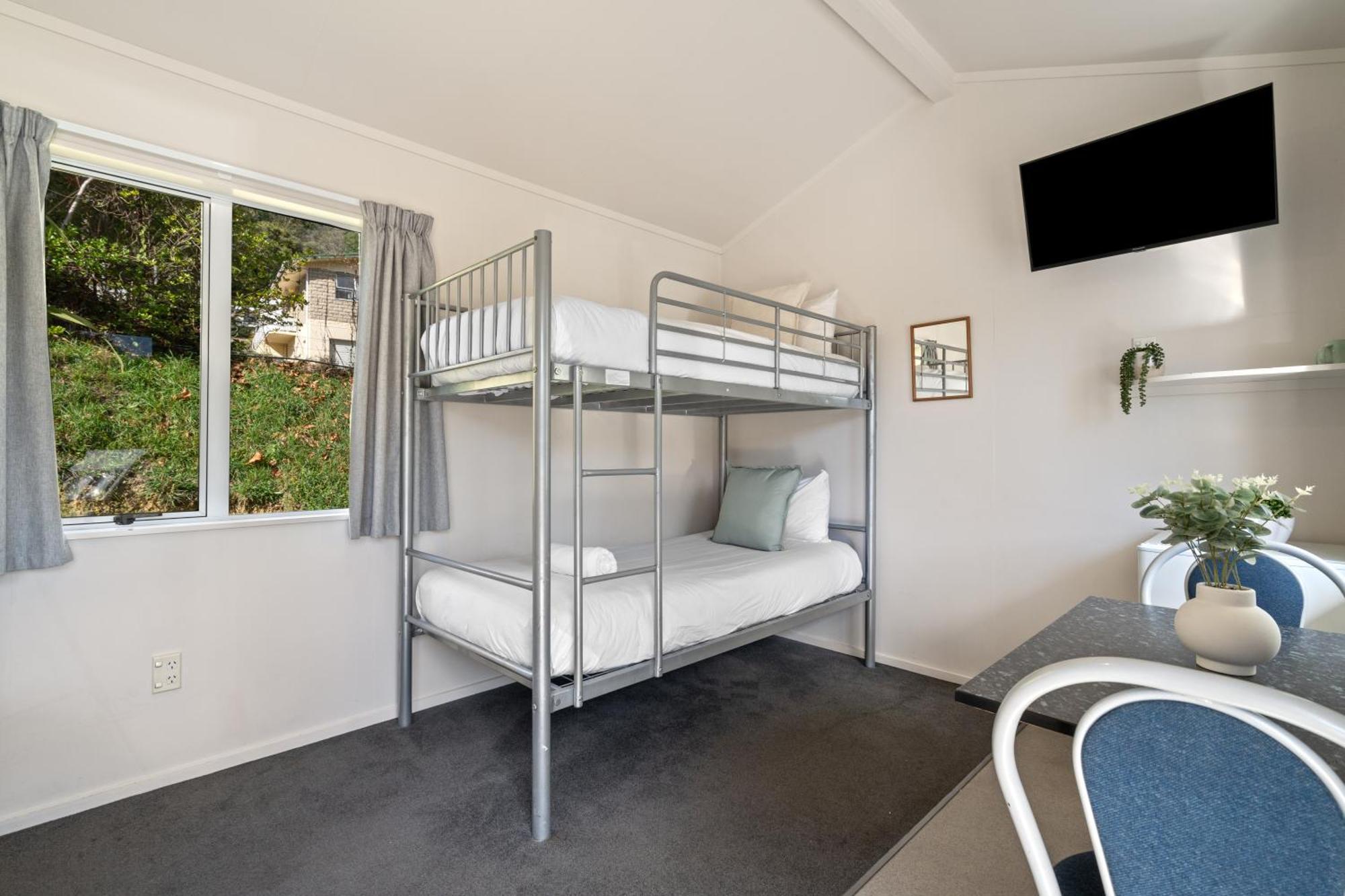 Tasman Holiday Parks Picton Zewnętrze zdjęcie A bunk bed