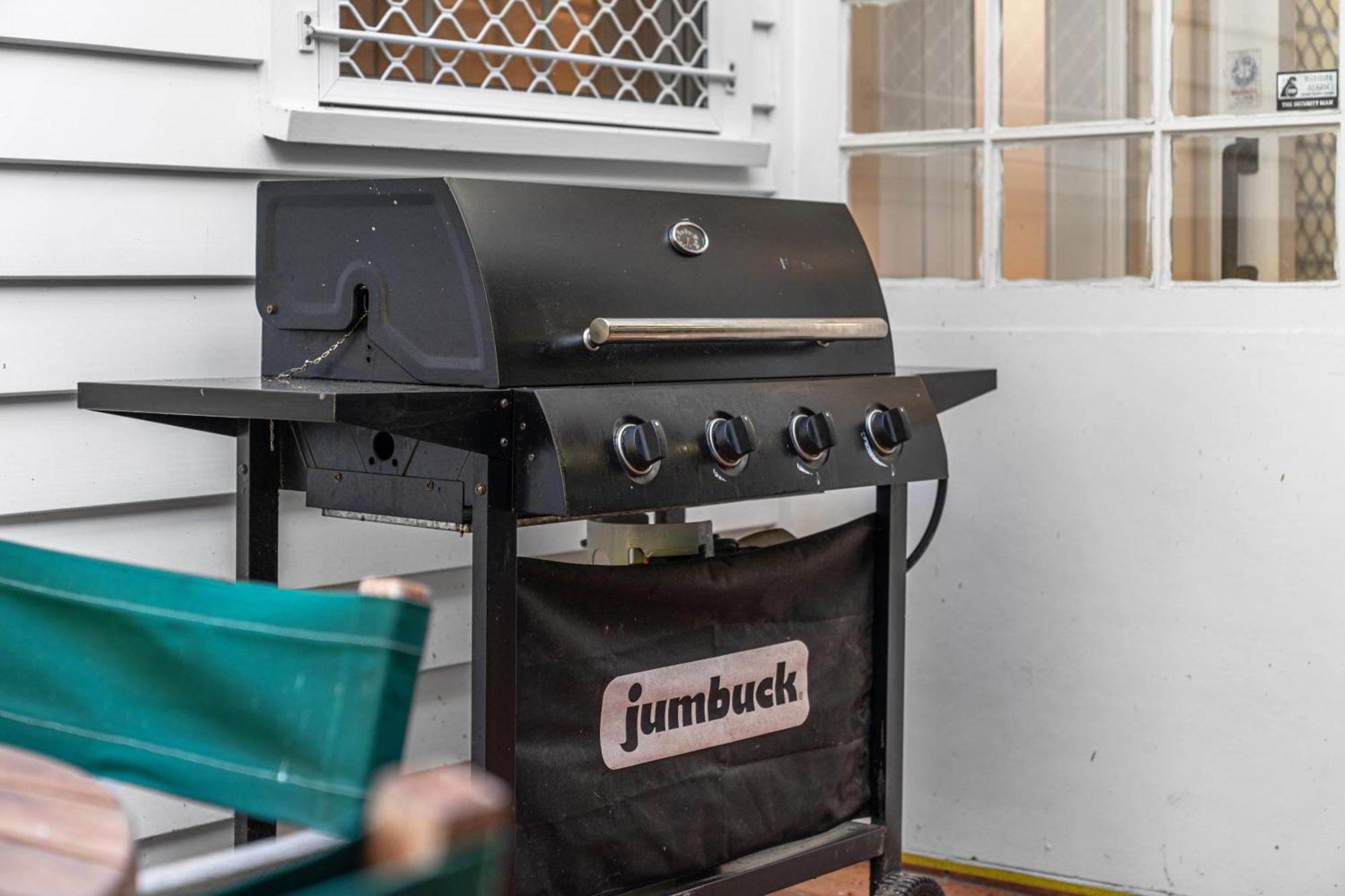 Tasman Holiday Parks Picton Zewnętrze zdjęcie A gas barbecue