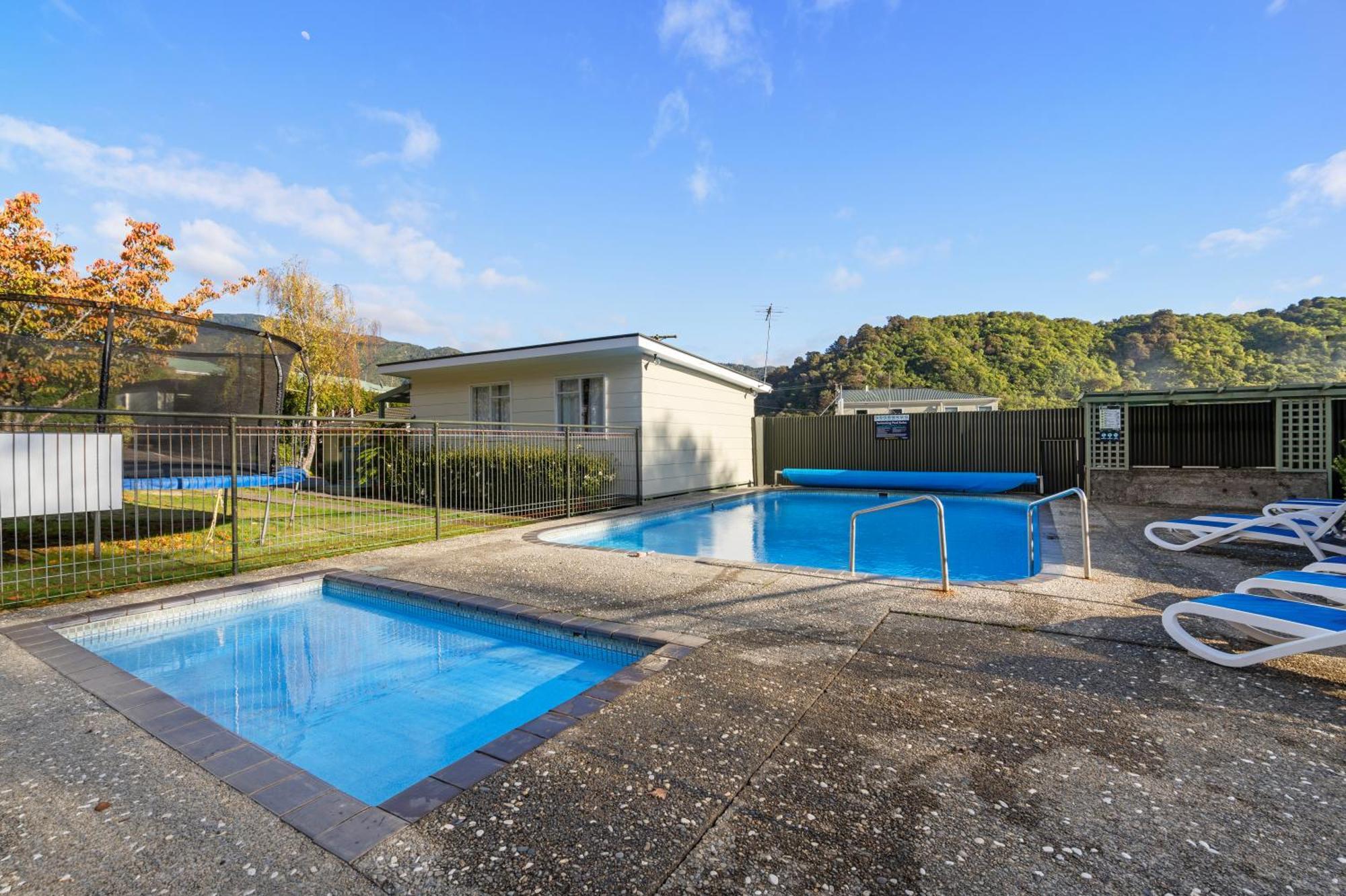 Tasman Holiday Parks Picton Zewnętrze zdjęcie Swimming pool at the University of Waikato