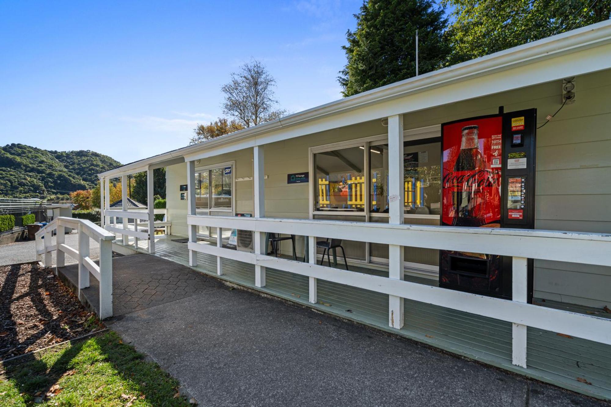 Tasman Holiday Parks Picton Zewnętrze zdjęcie The station in 2019