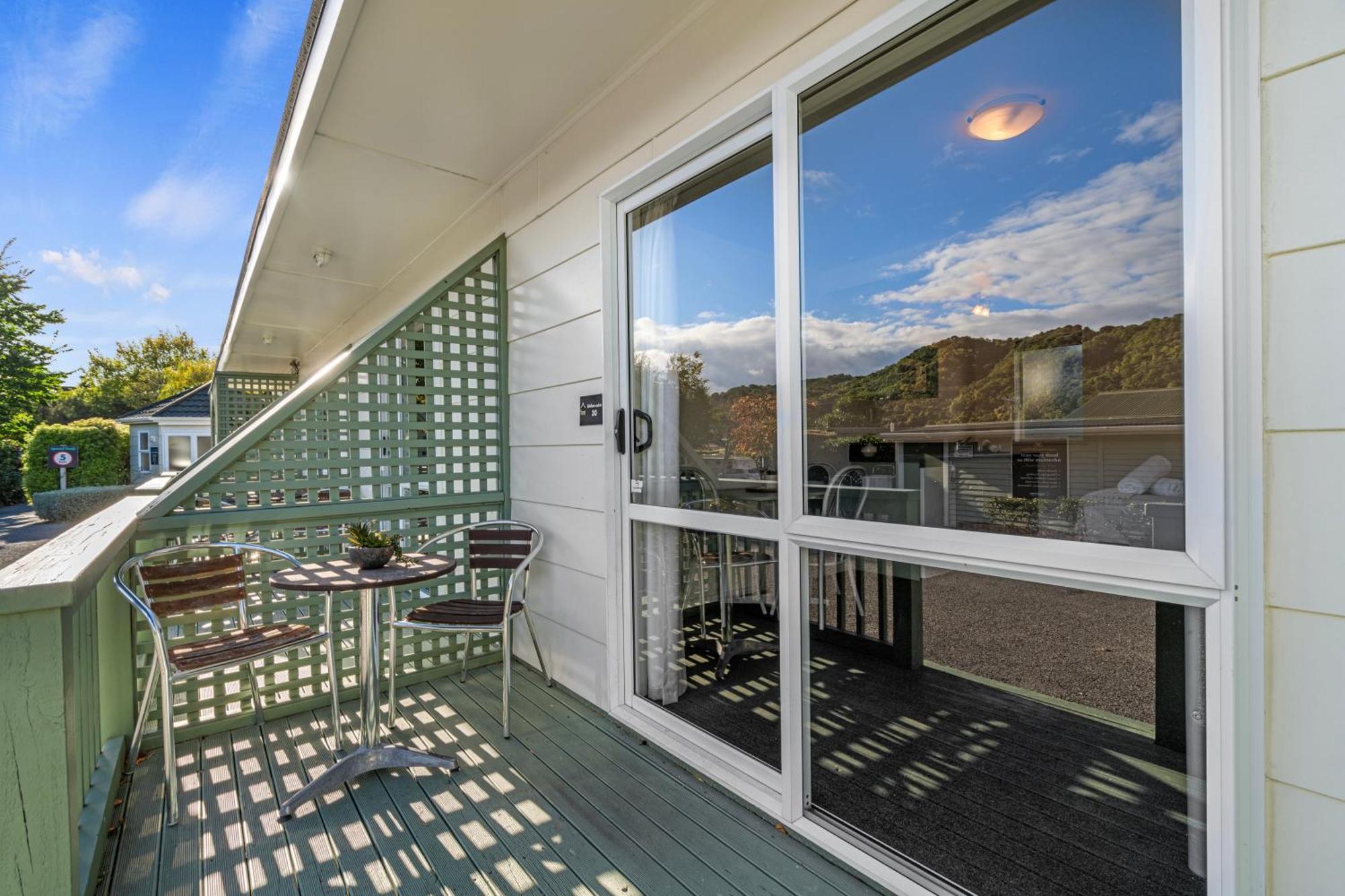 Tasman Holiday Parks Picton Zewnętrze zdjęcie A sliding door