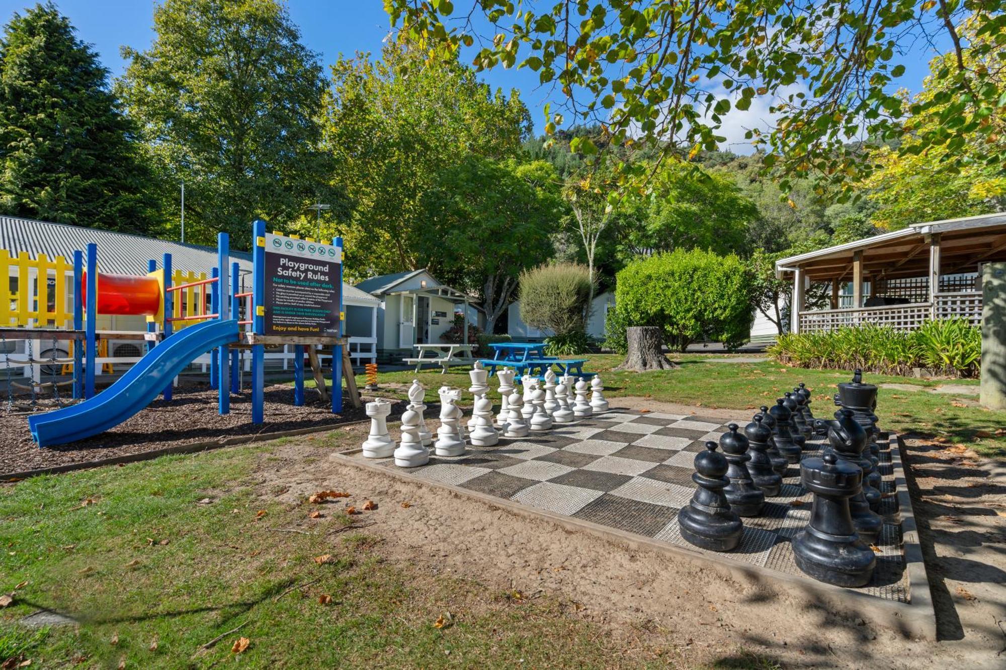 Tasman Holiday Parks Picton Zewnętrze zdjęcie Playground at the station