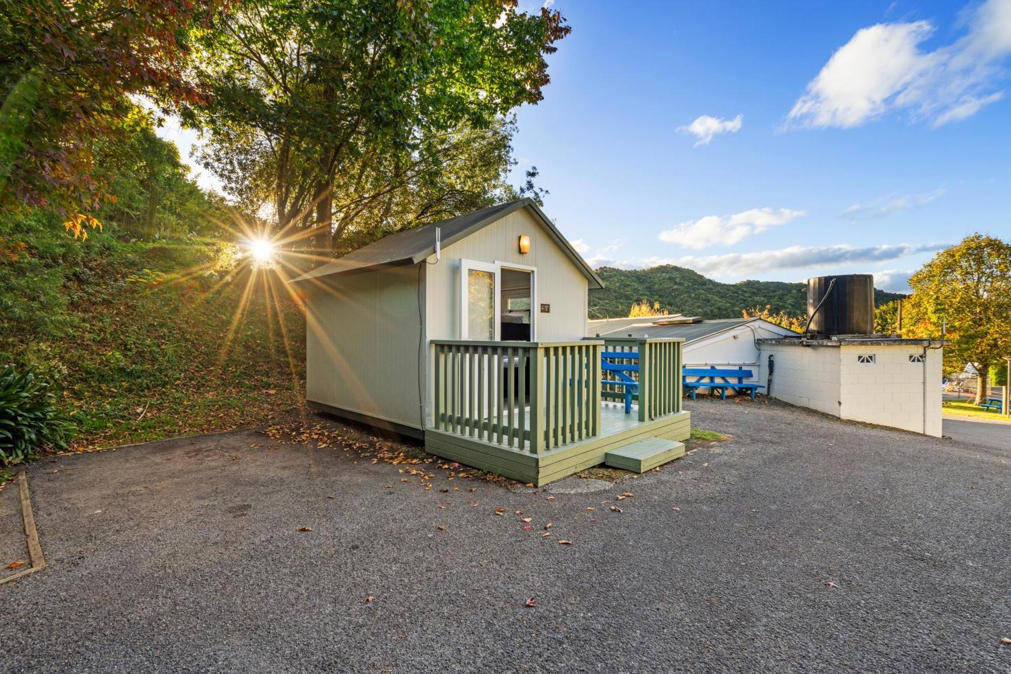 Tasman Holiday Parks Picton Zewnętrze zdjęcie A tiny home in New York